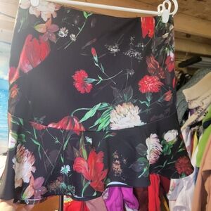 Express NWT floral mini skirt!‎  size Medium